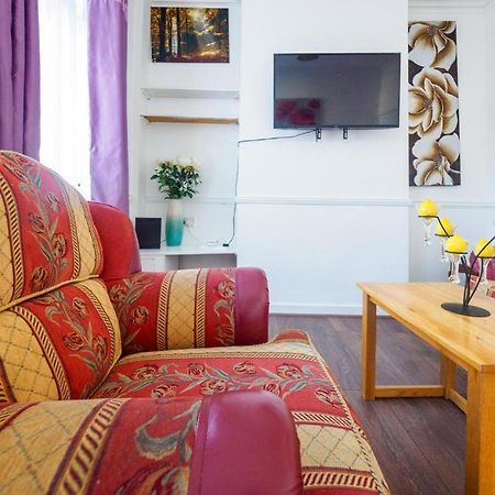 12 Cornwallis Lodge Family Room 1 Stoke-on-Trent Екстериор снимка