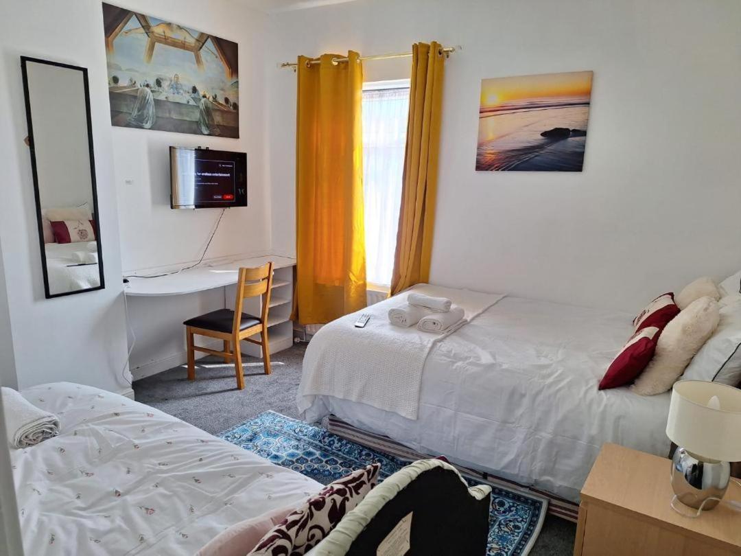 12 Cornwallis Lodge Family Room 1 Stoke-on-Trent Екстериор снимка
