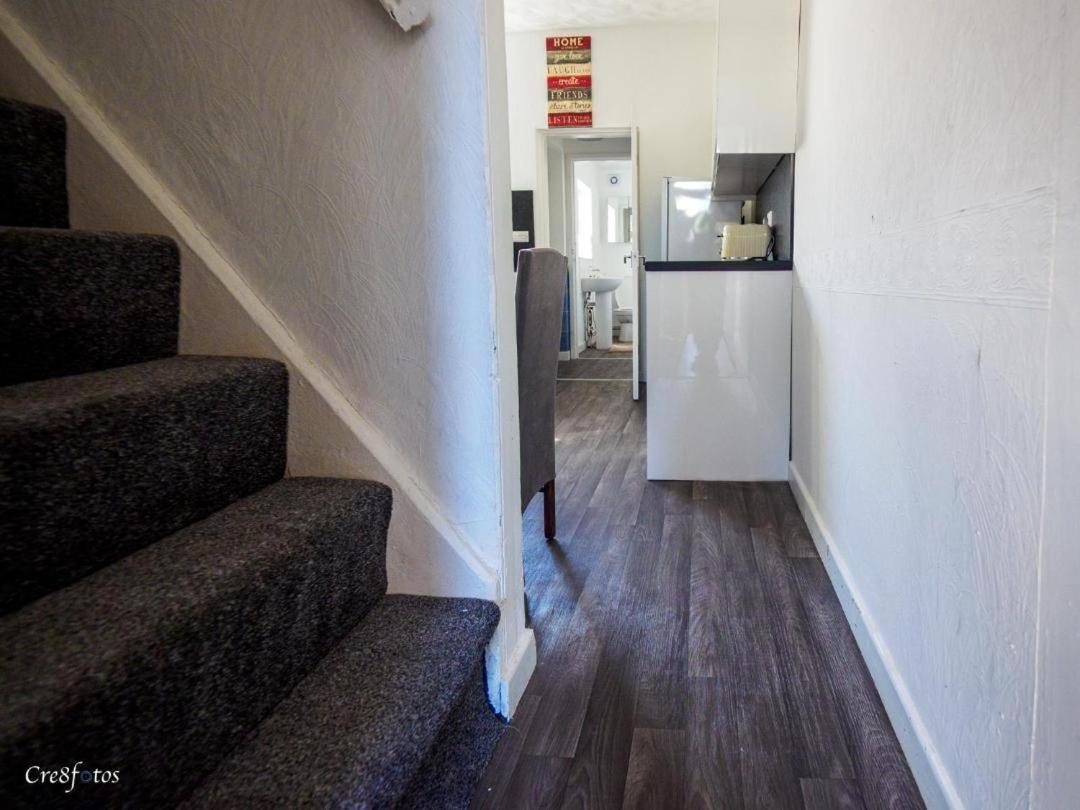 12 Cornwallis Lodge Family Room 1 Stoke-on-Trent Екстериор снимка