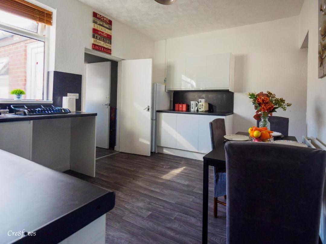12 Cornwallis Lodge Family Room 1 Stoke-on-Trent Екстериор снимка